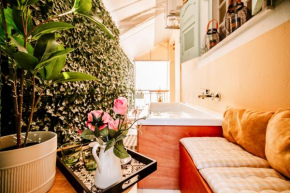 Melos House - Charming Apartment with Jacuzzi in the Heart of the City Perfect for Memorable Summer Experiences